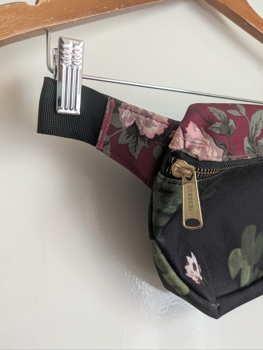 Herschel Fifteen 2L Black Floral Hip Lumbar Waist Fanny Pack Bag - Picture 3 of 16